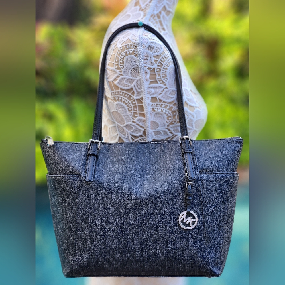 Michael Kors Black and Gray Signature Jet Set Tote in EUC